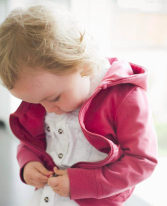 摸哪里能更准确地判断宝宝冷暖?