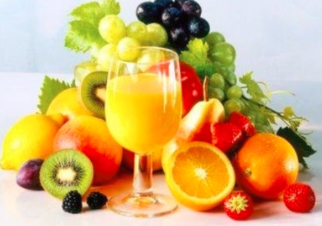 月嫂培训：喂宝宝喝果汁要警惕氰苷食物中毒
