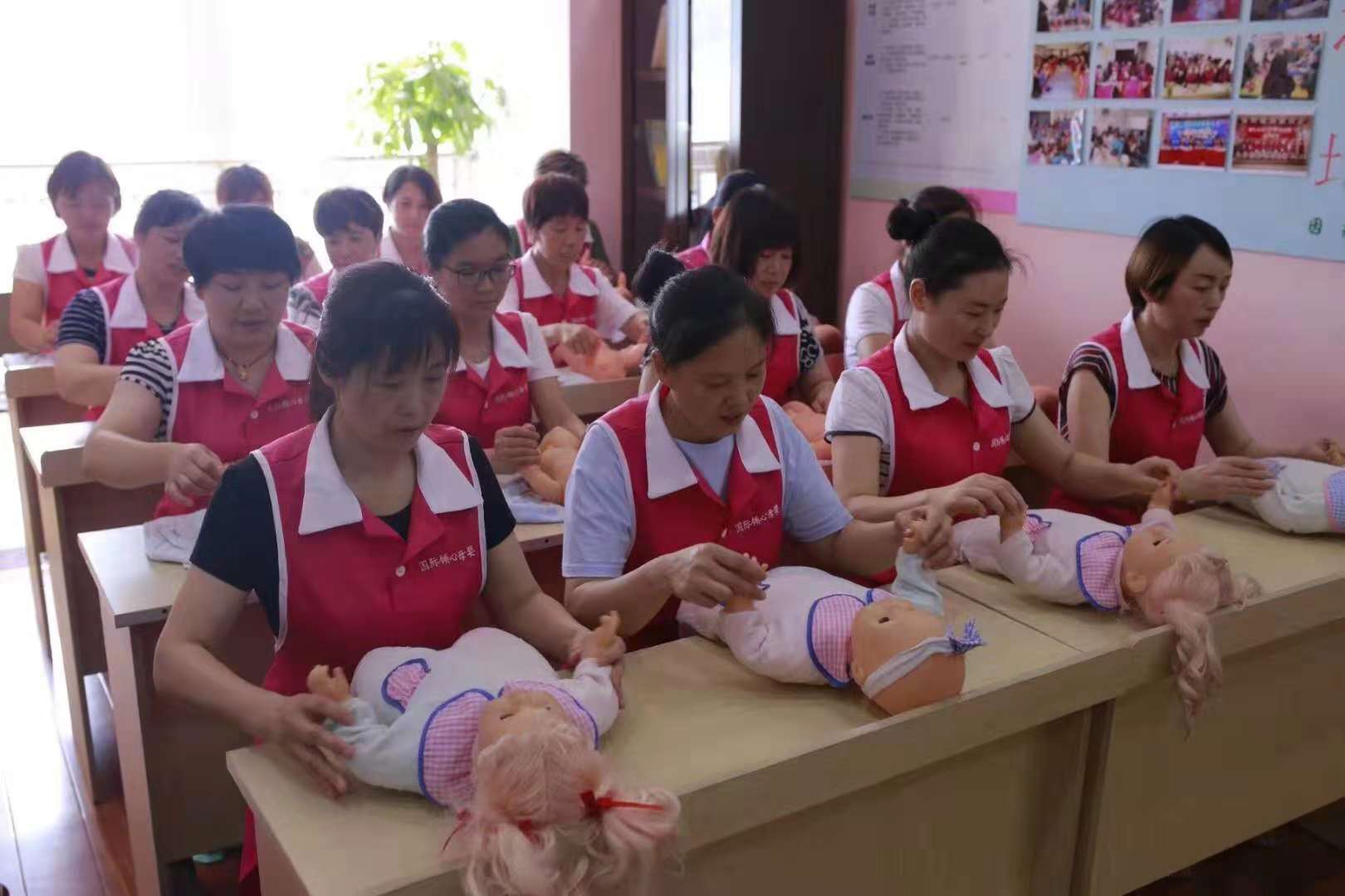 让我们一起来看一下现在月嫂培训的市场行情