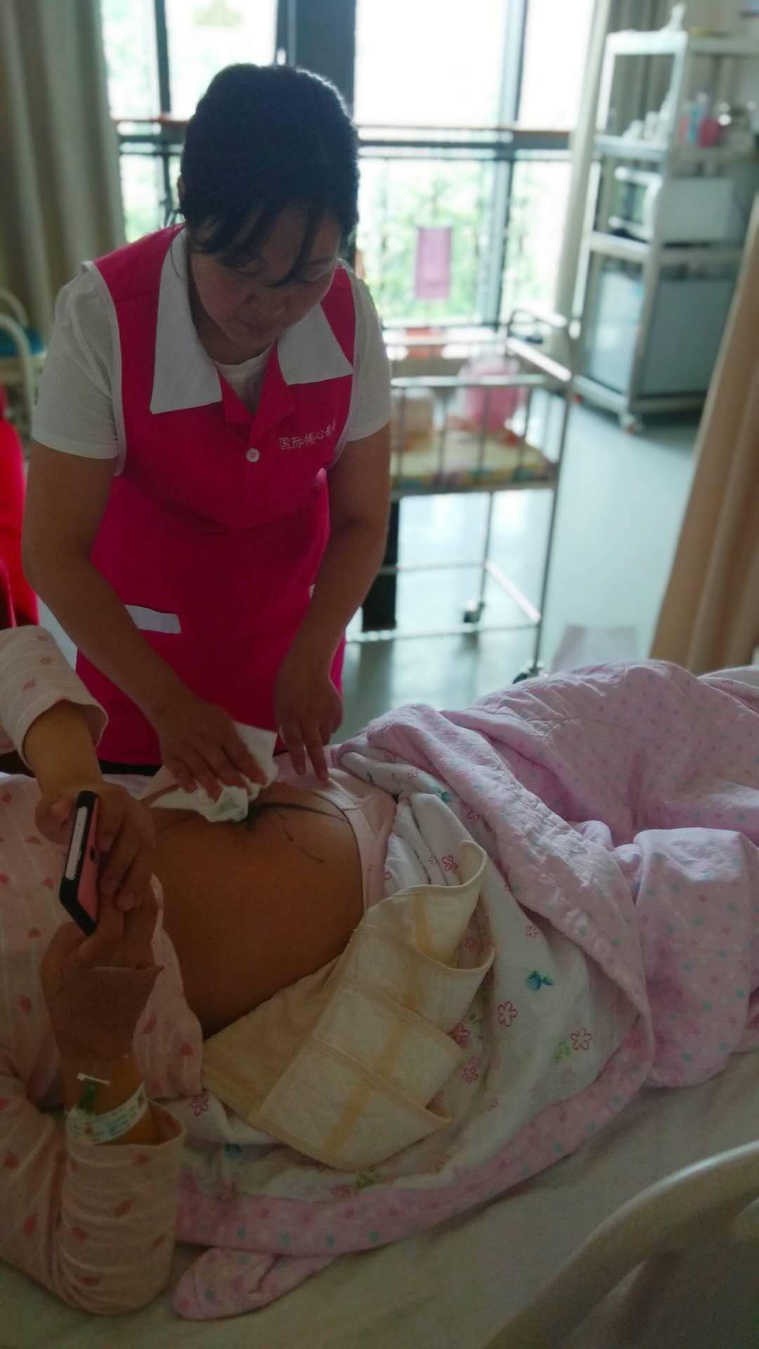 产后风湿危害大 宝妈应该如何预防