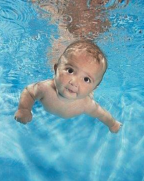 宝宝游泳好处多？不要盲目跟风，先了解一下……