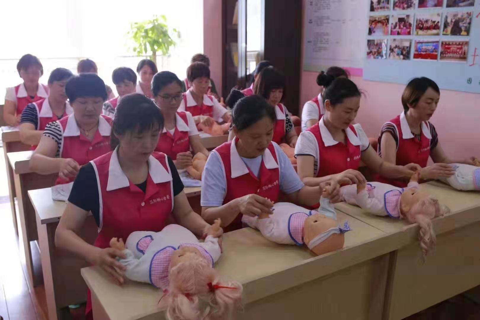 万州月嫂培训知识：婴儿很“迟钝” 护理要小心